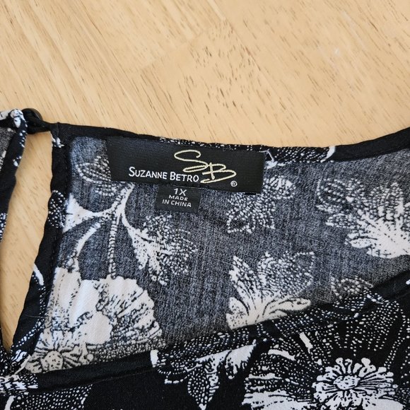 Floral Black and White Women's Dress - Picture 3 of 7